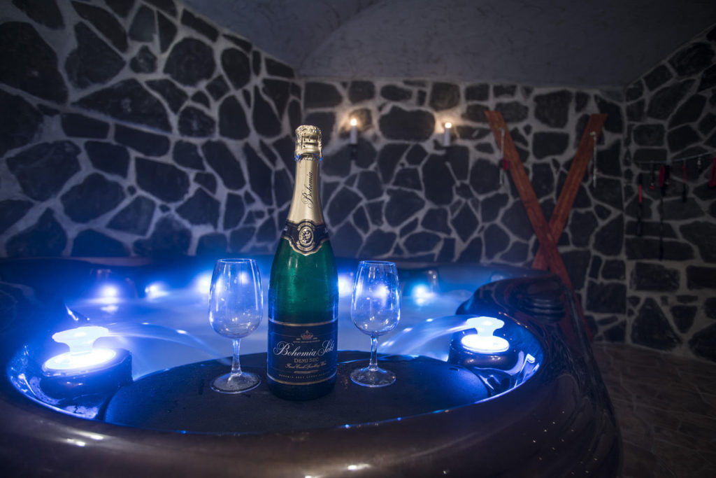 Privátní wellness v Praze Luxusní apartmány s profesionální vířivkou